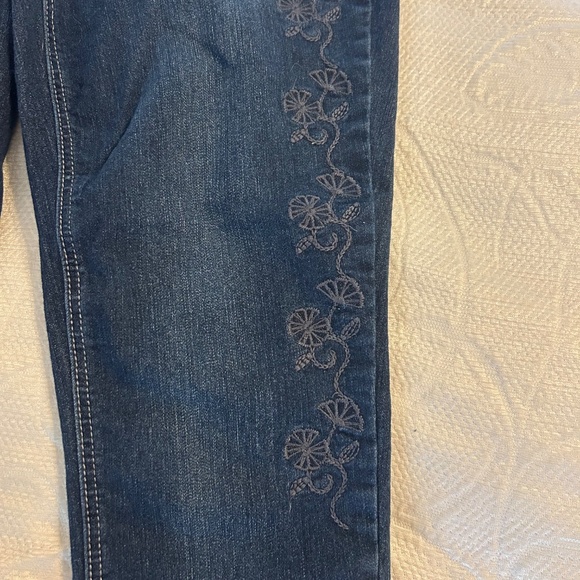 Women’s Daisy Fuentes Brand Embroidered Blue Jeans | Size‎ 6 - Picture 5 of 10